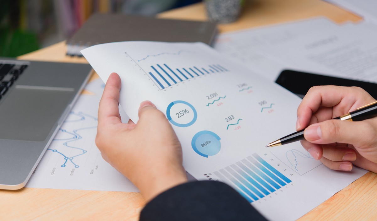 bilan mensuel ou trimestriel des performances des sites internet avec l'outil Semrush
