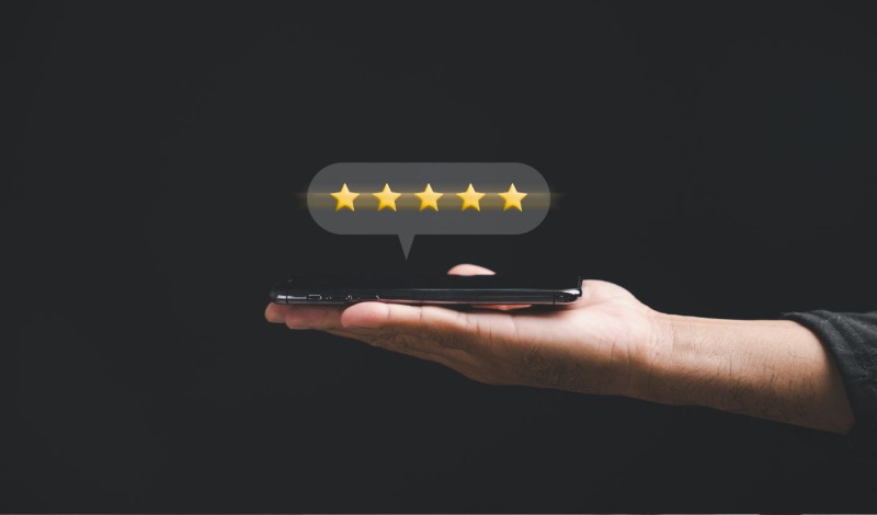 5 étoiles notées lors du dépôt d'un avis client sur une plateforme web