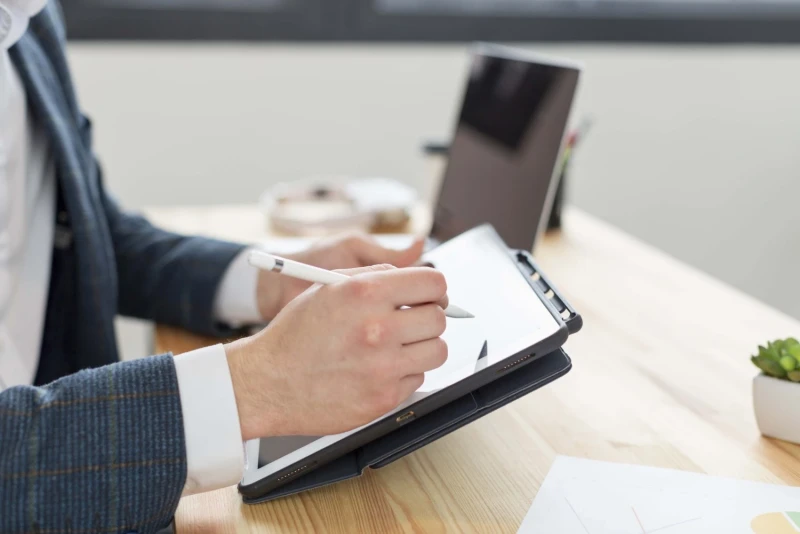 Utilisation d'un logiciel sur tablette 