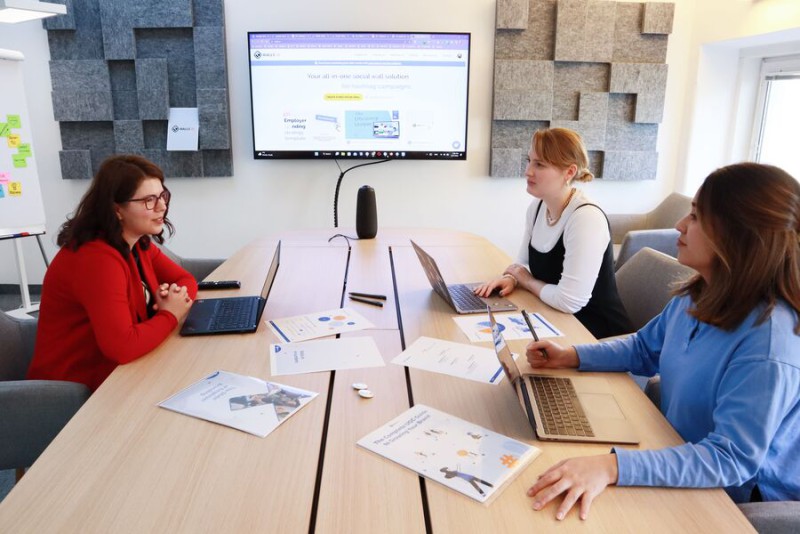discutions salle de réunion 